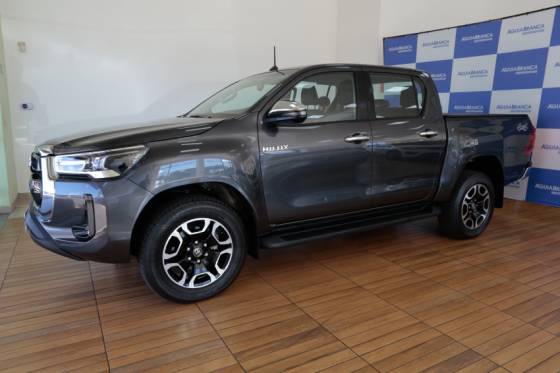 TOYOTA HILUX 2.8 D-4D TURBO DIESEL CD SRV 4X4 AUTOMÁTICO